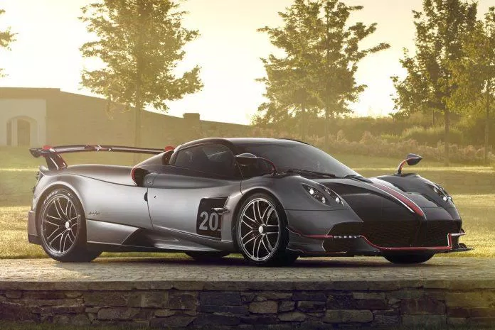 Siêu phẩm mui trần Pagani Huayra (Ảnh; Internet) Siêu phẩm mui trần Pagani Huayra (Ảnh; Internet)