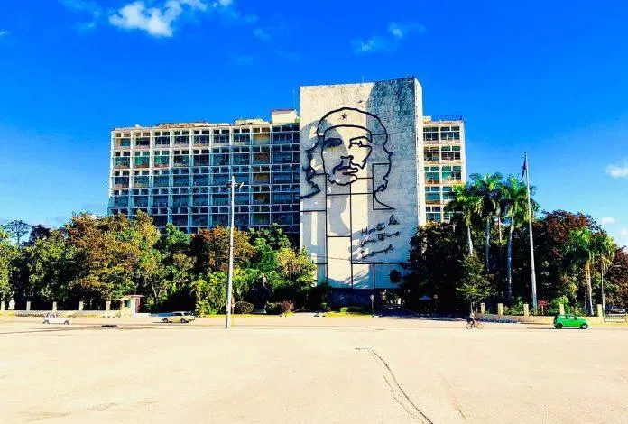 Quảng trường cách mạng Havana (Ảnh: Internet) Quảng trường cách mạng Havana (Ảnh: Internet)