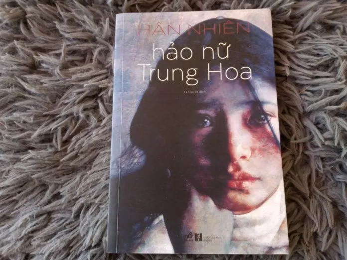 Bìa trước cuốn sách "Hảo nữ Trung Hoa" (Ảnh: BlogAnChoi) Bìa trước cuốn sách "Hảo nữ Trung Hoa" (Ảnh: BlogAnChoi)