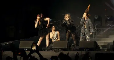 2NE1 "mãi đỉnh" với màn trình diễn mãn nhãn người xem (Nguồn: Internet) 2NE1 "mãi đỉnh" với màn trình diễn mãn nhãn người xem (Nguồn: Internet)