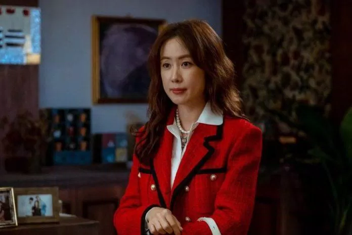 Hong Eun Hee vào vai mẹ của Woo Ri (Ảnh: Internet)
