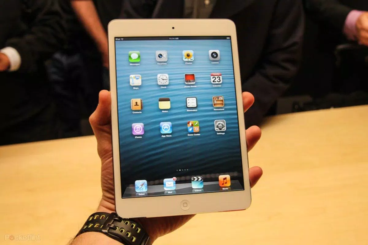 iPad mini gọn nhẹ dễ cầm (Ảnh: Internet). iPad mini gọn nhẹ dễ cầm (Ảnh: Internet).