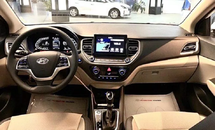 Khoang lái Hyundai Accent (Ảnh: Internet).