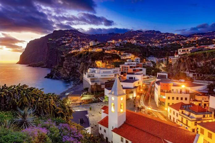 Một khung cảnh thiên nhiên hùng vĩ của Madeira (Ảnh: Internet) Một khung cảnh thiên nhiên hùng vĩ của Madeira (Ảnh: Internet)