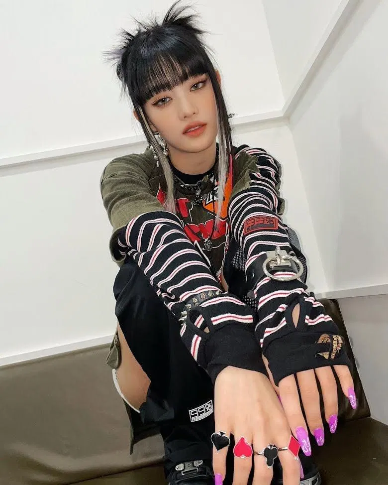 6 idol nữ KPOP gây bão visual với kiểu tóc nhuộm peekaboo idol nữ idol nữ kpop idol nữ nhuộm Peekaboo kiểu tóc kiểu tóc Peekaboo KPOP Lily Lisa Lisa BlackPink Minnie momo Momo TWICE Peekaboo Peekaboo Hair Ryujin Taeyeon Taeyeon SNSD tóc nhuộm