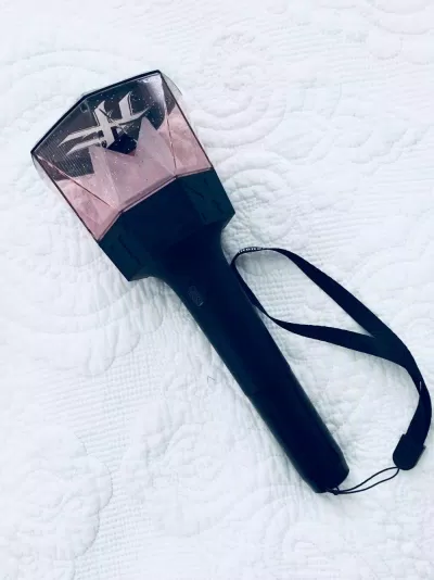 MONSTA X với chiếc lightstick đẹp nhất trong K-Pop. (Nguồn: Internet) MONSTA X với chiếc lightstick đẹp nhất trong K-Pop. (Nguồn: Internet)