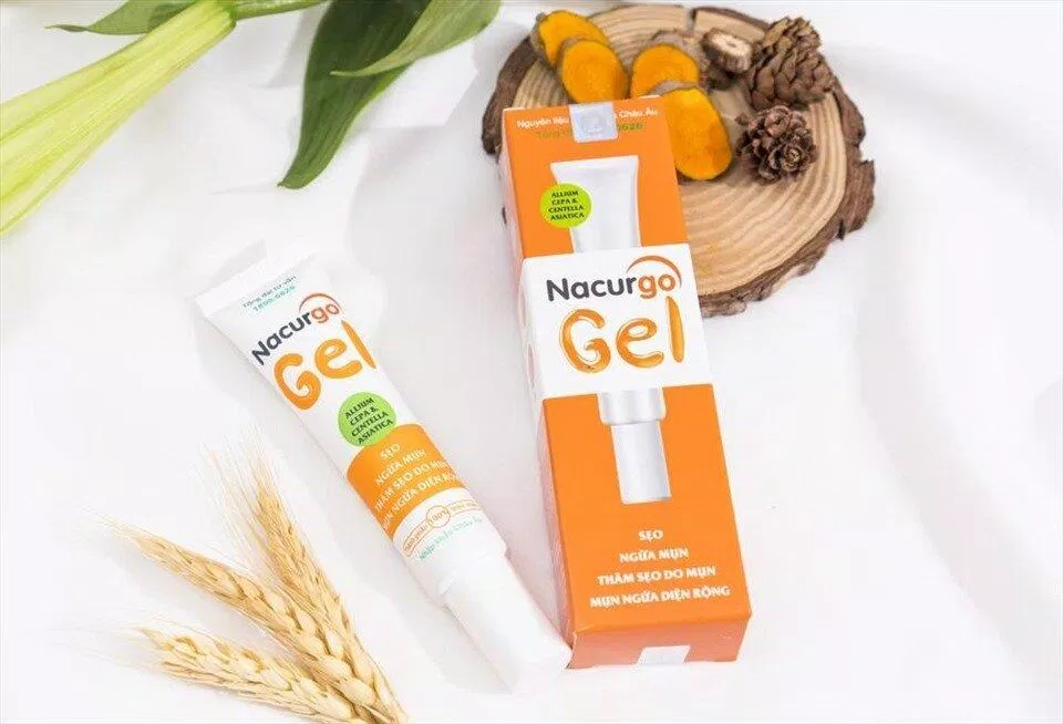 Nacurgo Gel với tinh chất nghệ trắng không những đánh bay mà còn ngăn ngừa mụn đầu đen quay trở lại (Nguồn: Internet)