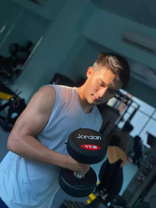 Body săn chắc của Nguyên Hoàng khiến nhiều cô gái “rung rinh” (Nguồn: Internet). Body săn chắc của Nguyên Hoàng khiến nhiều cô gái “rung rinh” (Nguồn: Internet).