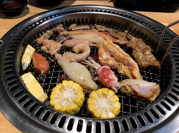 Các món ăn tại Nhà hàng buffet Nướng Lẩu (Ảnh Internet)