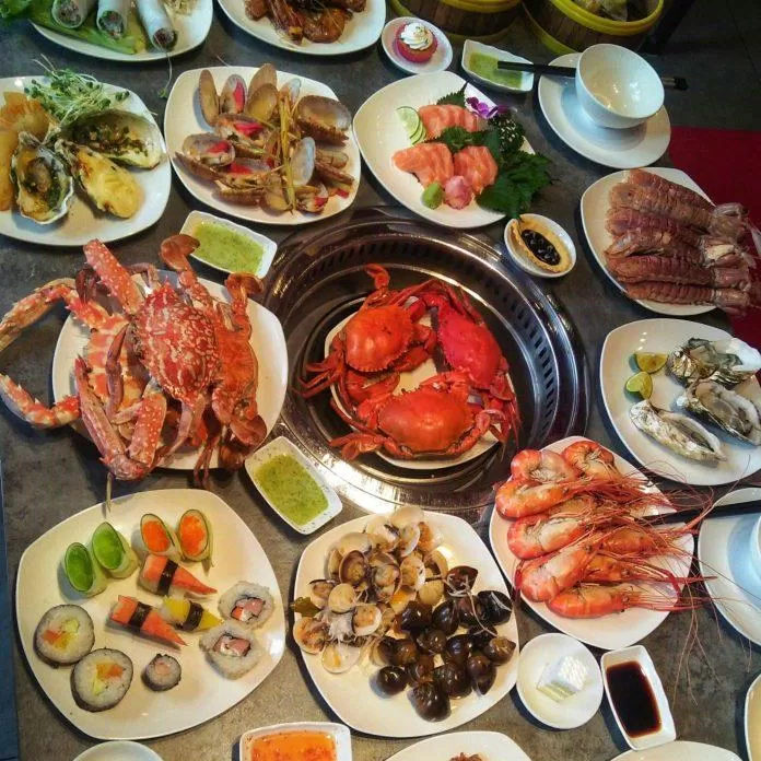 Thực đơn đa dạng của nhà hàng hải sản Buffet Cửu Vân Long Thái Hà (ảnh: internet)