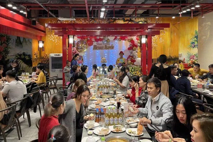 Nhà hàng hải sản Buffet Cửu Vân Long Thái Hà được nhiều thực khách yêu thích (ảnh: internnet)