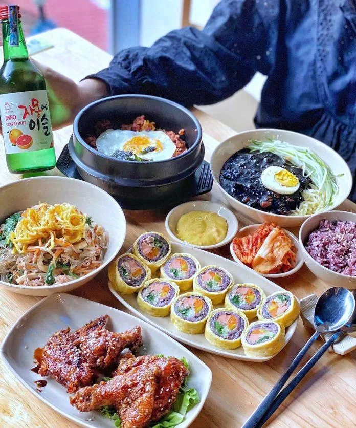 Đa dạng các món Hàn tại nhà hàng Hansarang - Ảnh: internet