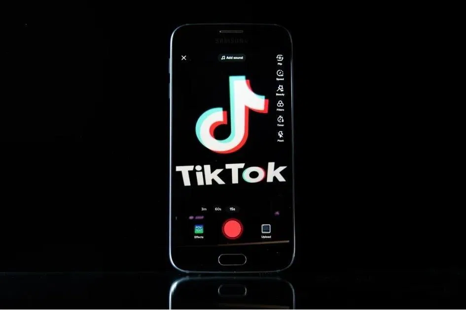 Theo TikTok, chỉ những người đăng ký dislike mới được nhìn thấy nó (Nguồn: Internet) Theo TikTok, chỉ những người đăng ký dislike mới được nhìn thấy nó (Nguồn: Internet)