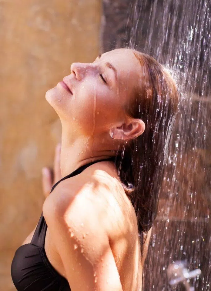 Những người trầm cảm tắm nước lạnh có thể giúp suy giảm các triệu chứng của bệnh (Ảnh: Internet)
