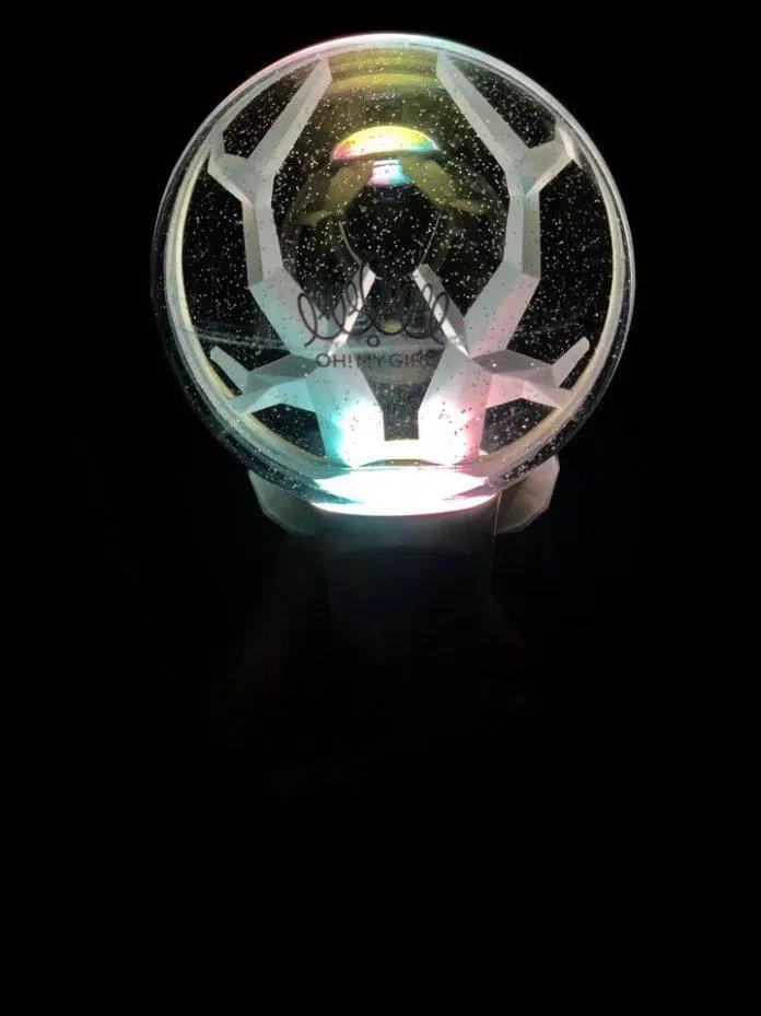 Oh My Girl với chiếc lightstick đẹp nhất trong K-Pop. (Nguồn: Internet) Oh My Girl với chiếc lightstick đẹp nhất trong K-Pop. (Nguồn: Internet)