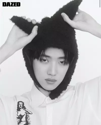 DAZED KOREA là họa báo cá nhân đầu tiên của nam thần tượng/diễn viên. (Ảnh: Internet). DAZED KOREA là họa báo cá nhân đầu tiên của nam thần tượng/diễn viên. (Ảnh: Internet).