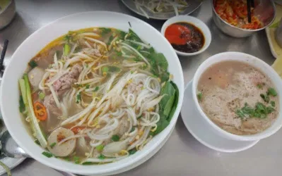 Phở tại đây ăn rất đậm vị và đặc trưng riêng, vị sẽ hơi khác so với những tiệm phở khác (Ảnh: Internet)