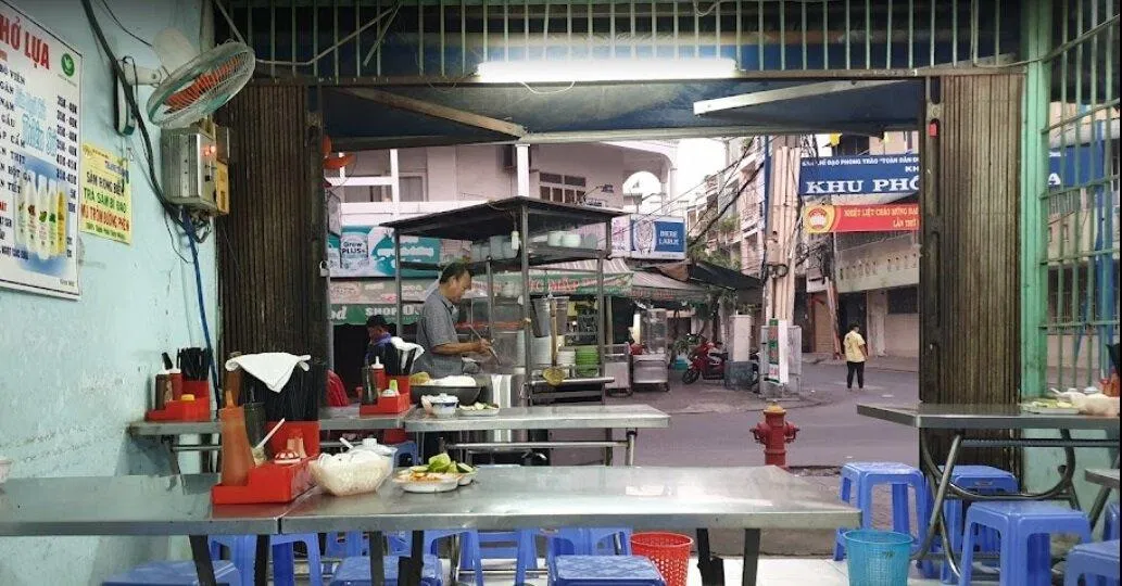 Quán được phục vụ theo kiểu bình dân (Ảnh: Internet)