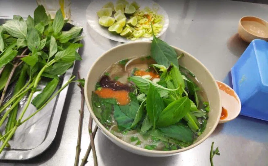 Phở ở đây nước dùng thanh, đậm đà, thịt bò thì tươi (Ảnh: Internet)