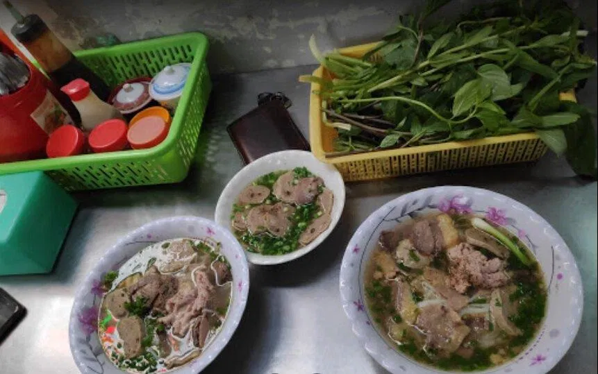 Một tô phở của quán gồm bánh phở, thịt, mềm, ướp gia vị kĩ càng và có mùi thơm đặc trưng (Ảnh: Internet)