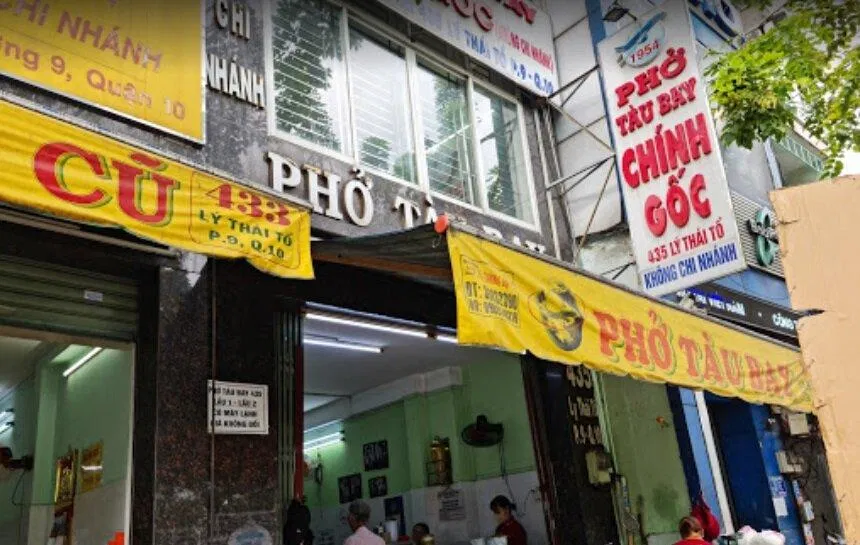 Quán phở Tàu Bay được mở ở Sài Gòn từ năm 1954 (Ảnh: Internet)