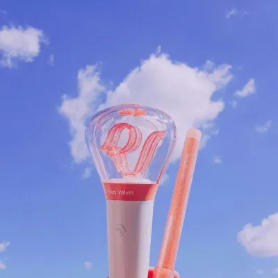 Red Velvet với chiếc lightstick đẹp nhất trong K-Pop. (Nguồn: Internet) Red Velvet với chiếc lightstick đẹp nhất trong K-Pop. (Nguồn: Internet)