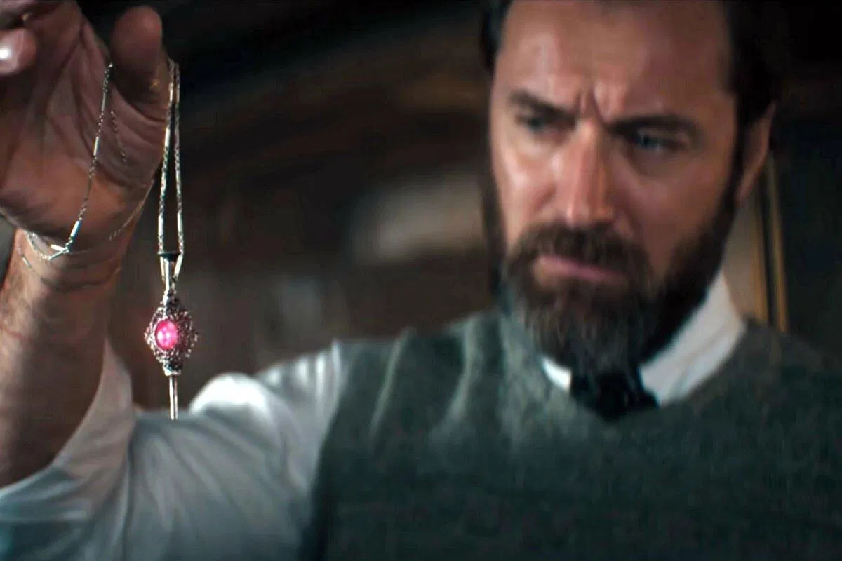 Mối quan hệ tình cảm của Dumbledore là điểm nổi bật nhưng lại không được khai thác rõ ràng. (Ảnh: Internet)