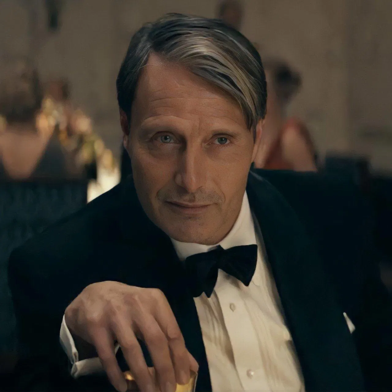 Vẻ điển trai, đen tối và quyến rũ của Ma vương đời đầu. (Ảnh: Internet)