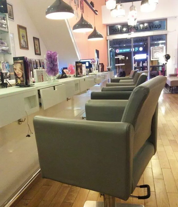 Không gian bên trong của Hair Bar (ảnh: internet)