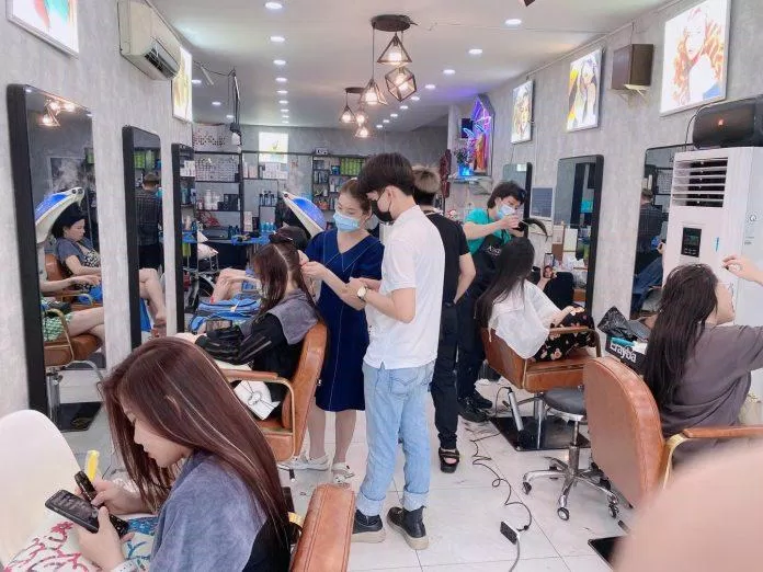 Salon Tuấn Tây được rất nhiều khách hàng tin tưởng và tìm đến (ảnh: internet)