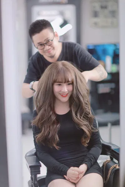 Mẫu tóc uốn thiết kế giúp nàng tự tin thay đổi diện mạo xinh đẹp nhất.