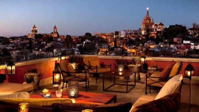 Rooftop bar buổi tối ở San Miguel de Allende (Ảnh: Internet)