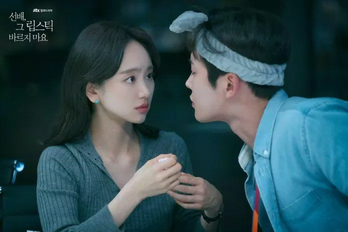 Yoon Song Ah với công việc là Nhà tiếp thị thương hiệu mỹ phẩm. (Nguồn: Internet)