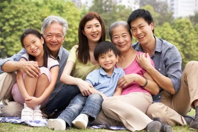 Khoảng cách thế hệ cũng tạo nên một gia đình, chia sẻ kinh nghiệm và tình cảm cho nhau. (Nguồn: Internet) Khoảng cách thế hệ cũng tạo nên một gia đình, chia sẻ kinh nghiệm và tình cảm cho nhau. (Nguồn: Internet)