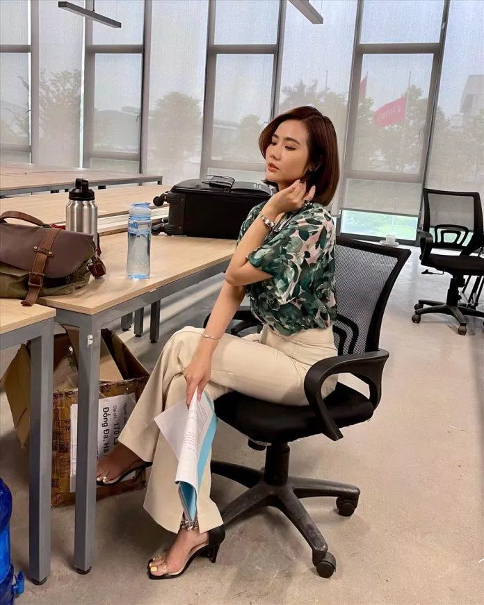 Huyền Lizzie được khán giả xưng danh là "Diễn viên mặc đẹp nhất Phim truyền hình Việt" Huyền Lizzie được khán giả xưng danh là "Diễn viên mặc đẹp nhất Phim truyền hình Việt"
