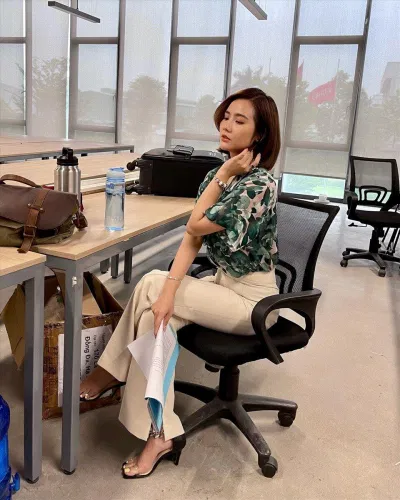 Huyền Lizzie được khán giả xưng danh là "Diễn viên mặc đẹp nhất Phim truyền hình Việt" Huyền Lizzie được khán giả xưng danh là "Diễn viên mặc đẹp nhất Phim truyền hình Việt"