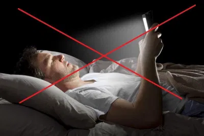 Không dùng điện thoại trước khi ngủ (Ảnh: Internet). Không dùng điện thoại trước khi ngủ (Ảnh: Internet).