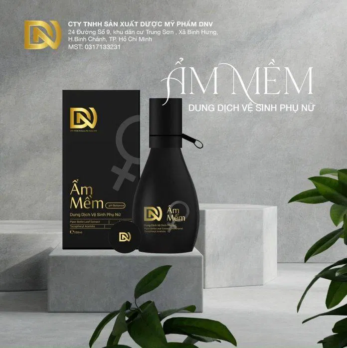 Dung dịch vệ sinh phụ nữ Ẩm Mềm với thành phần lá trầu không an toàn (Nguồn: Internet)