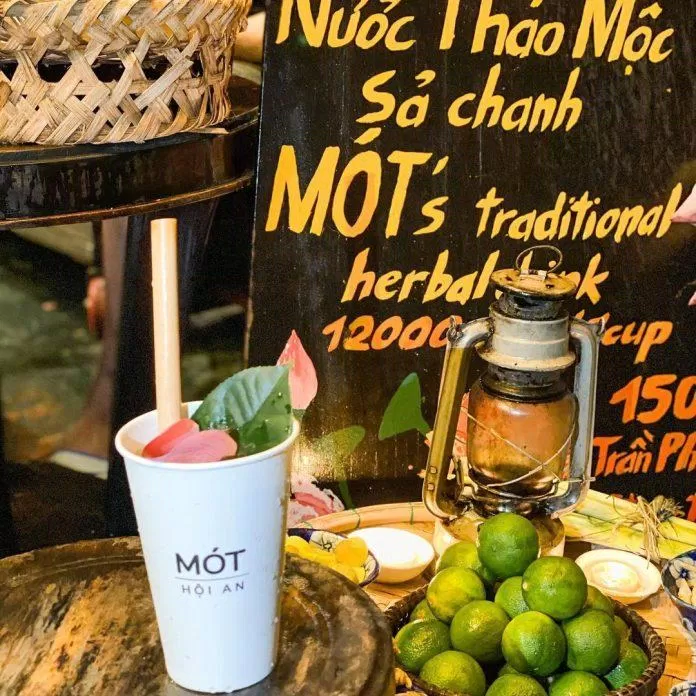 Ly trà mót đơn giản tại Hội An (Ảnh: Internet) Ly trà mót đơn giản tại Hội An (Ảnh: Internet)