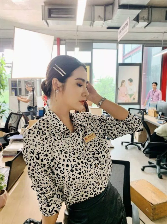 Trang phục của nhân vật Vân Trang (Huyền Lizzie) trong Thương Ngày Nắng Về Trang phục của nhân vật Vân Trang (Huyền Lizzie) trong Thương Ngày Nắng Về