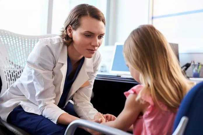 Các chuyên gia tư vấn tâm lý cho trẻ sau test trầm cảm tuổi dậy thì. (Nguồn: Internet). Các chuyên gia tư vấn tâm lý cho trẻ sau test trầm cảm tuổi dậy thì. (Nguồn: Internet).