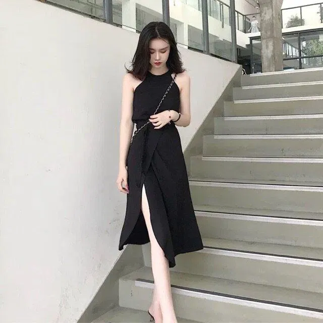 Váy xẻ tà giúp bạn khoe khéo đôi chân (Nguồn: Internet).