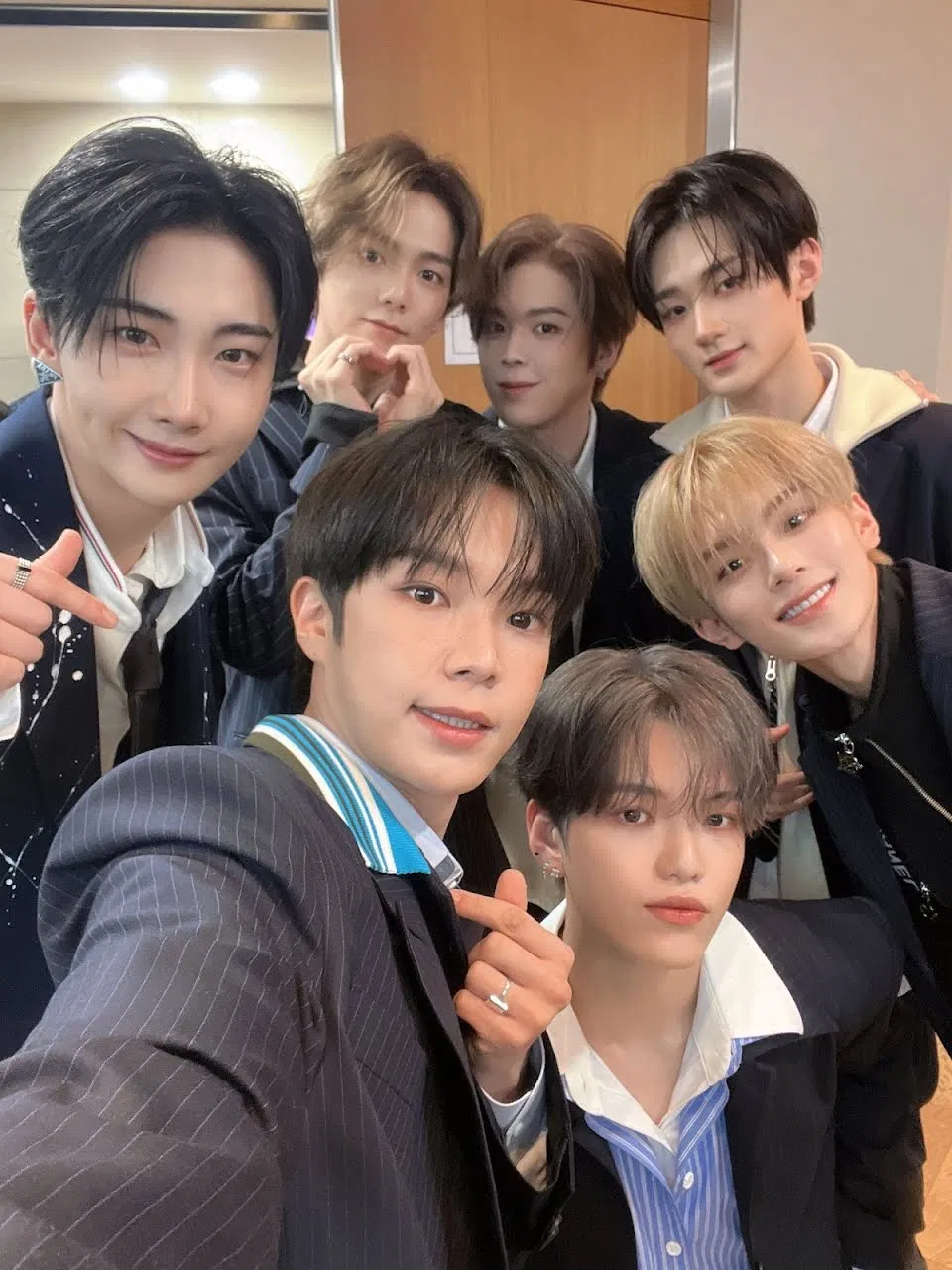 VERIVERY (Ảnh: Internet)