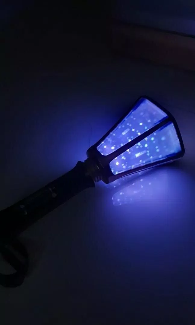 VIXX với chiếc lightstick đẹp nhất trong K-Pop. (Nguồn: Internet)