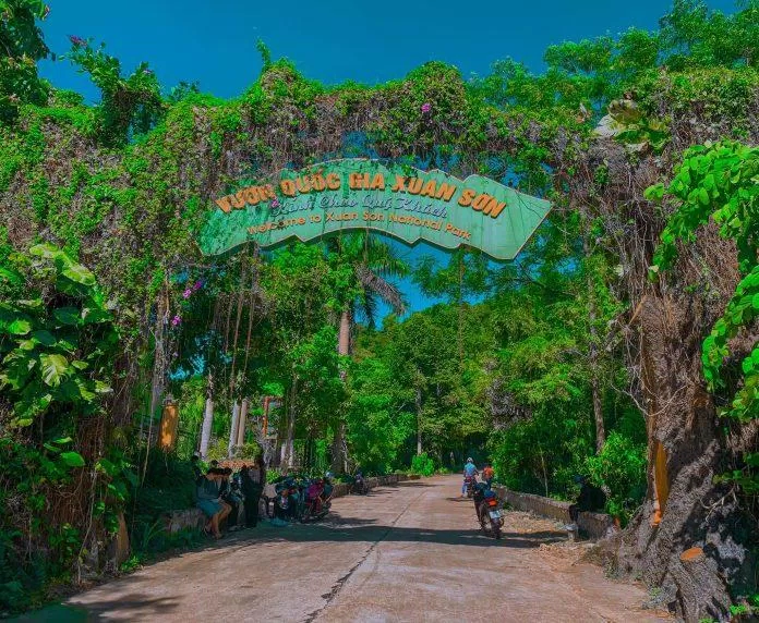 Cổng vào vườn quốc gia Xuân Sơn (Ảnh: Internet)