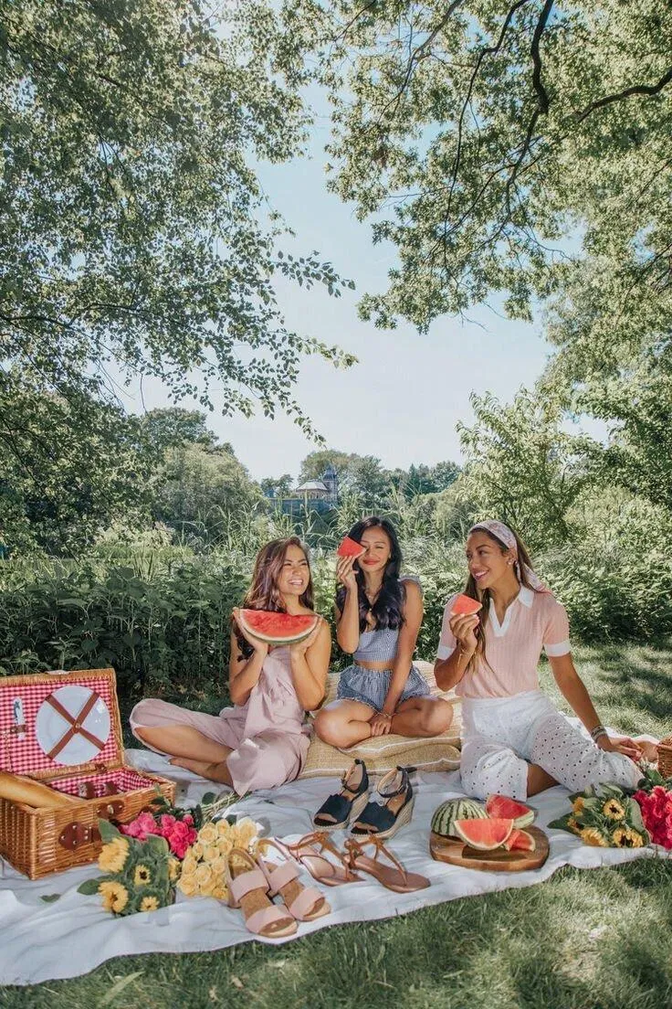 Chuyến picnic dã ngoại cùng bạn bè (Ảnh: Internet).