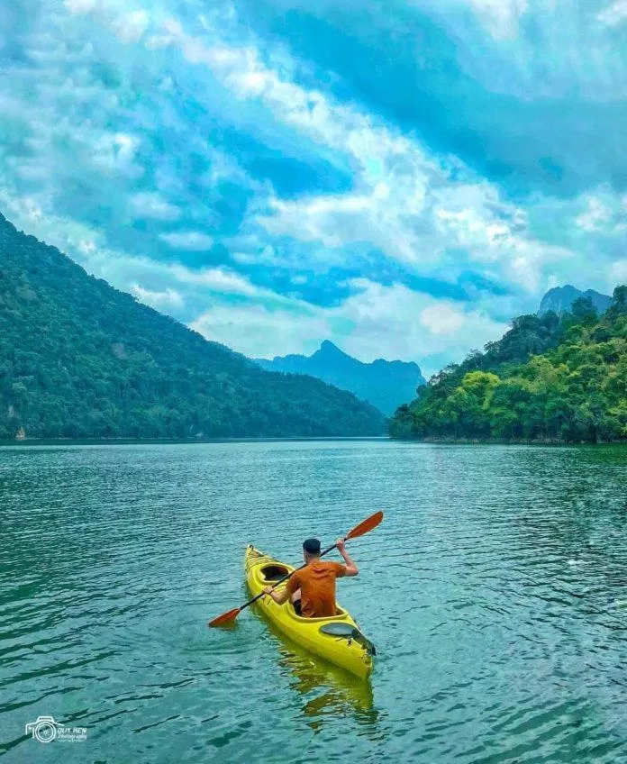 Trải nghiệm chèo thuyền Kayak (Ảnh: Duy Ken) Trải nghiệm chèo thuyền Kayak (Ảnh: Duy Ken)