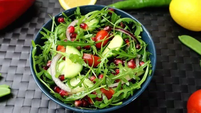 Chỉ ăn salad sẽ dẫn đến cơ thể bị thiếu chất dinh dưỡng (Ảnh: Internet).