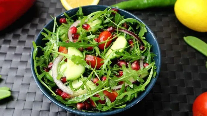 Chỉ ăn salad sẽ dẫn đến cơ thể bị thiếu chất dinh dưỡng (Ảnh: Internet). Chỉ ăn salad sẽ dẫn đến cơ thể bị thiếu chất dinh dưỡng (Ảnh: Internet).