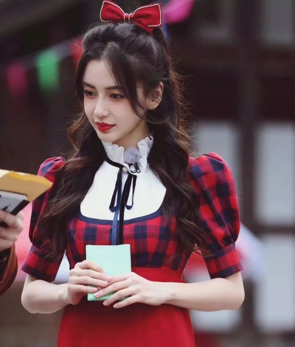 Trong tập phát sóng mùa mới, phong cách của Dương Dĩnh thậm chí còn bắt mắt hơn! Trong tập phát sóng mùa mới, phong cách của Dương Dĩnh thậm chí còn bắt mắt hơn!